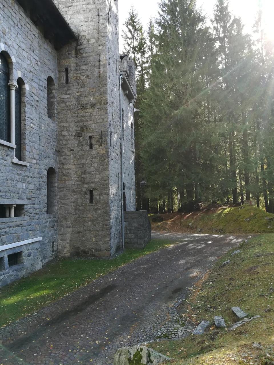 Un Nido Nella Torre Del Castello Apartment Ponte Di Legno Bagian luar foto